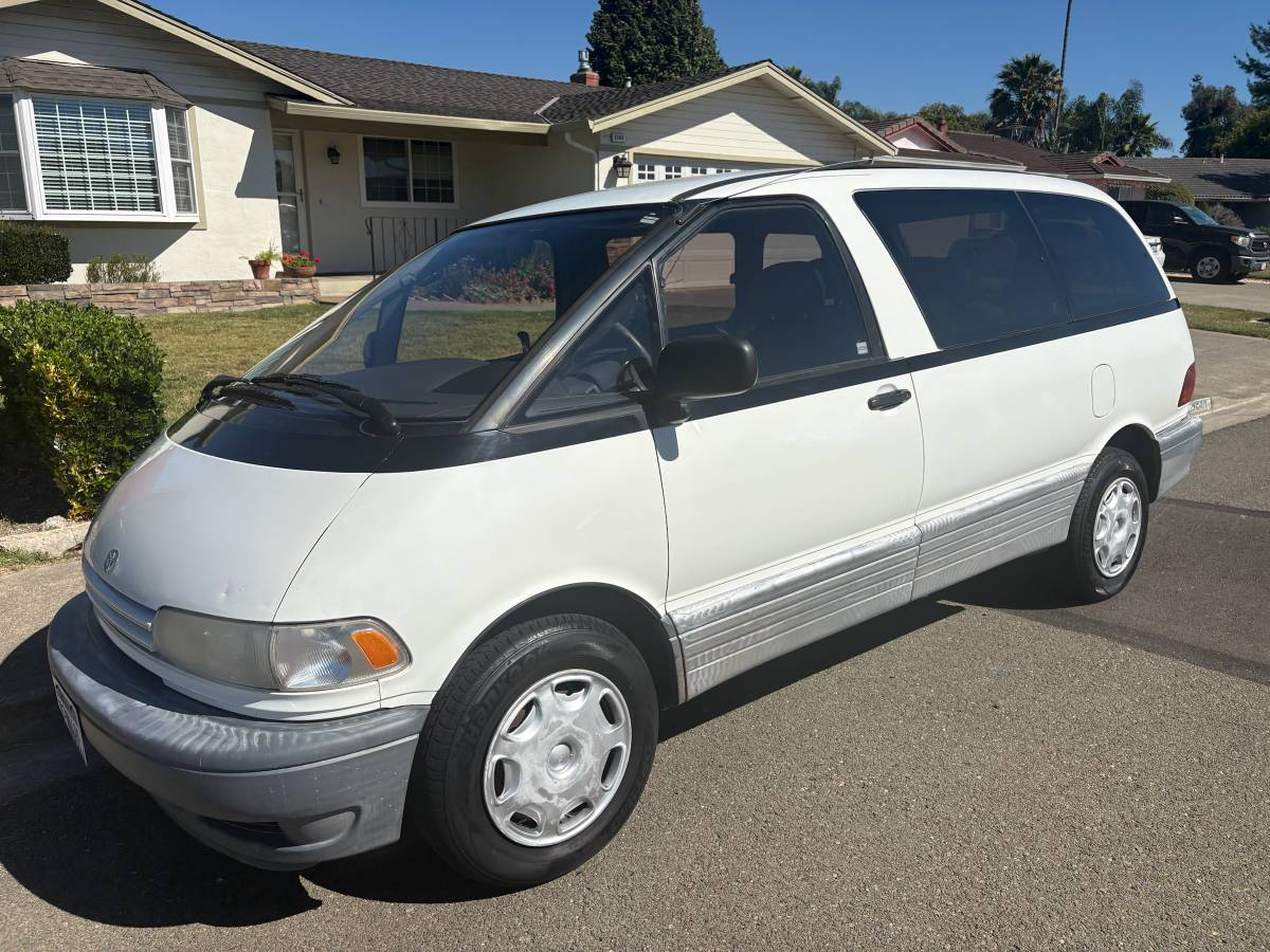 Toyota-Previa-1996-white