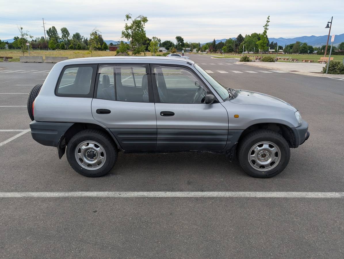Toyota-Rav4-1996-silver