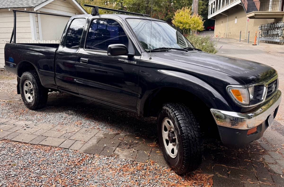 Toyota-Tacoma-1995-black