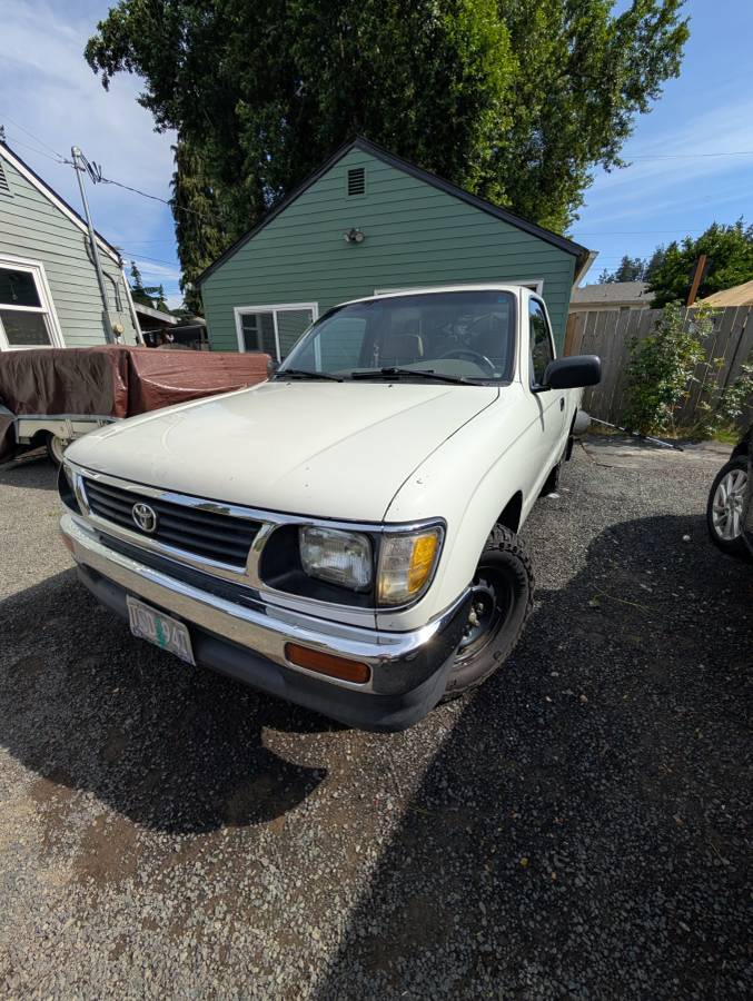 Toyota-Tacoma-1995-white