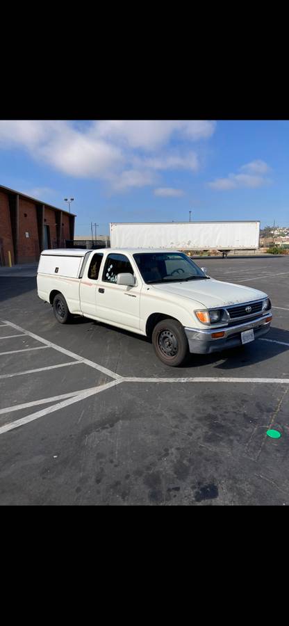 Toyota-Tacoma-1996-white