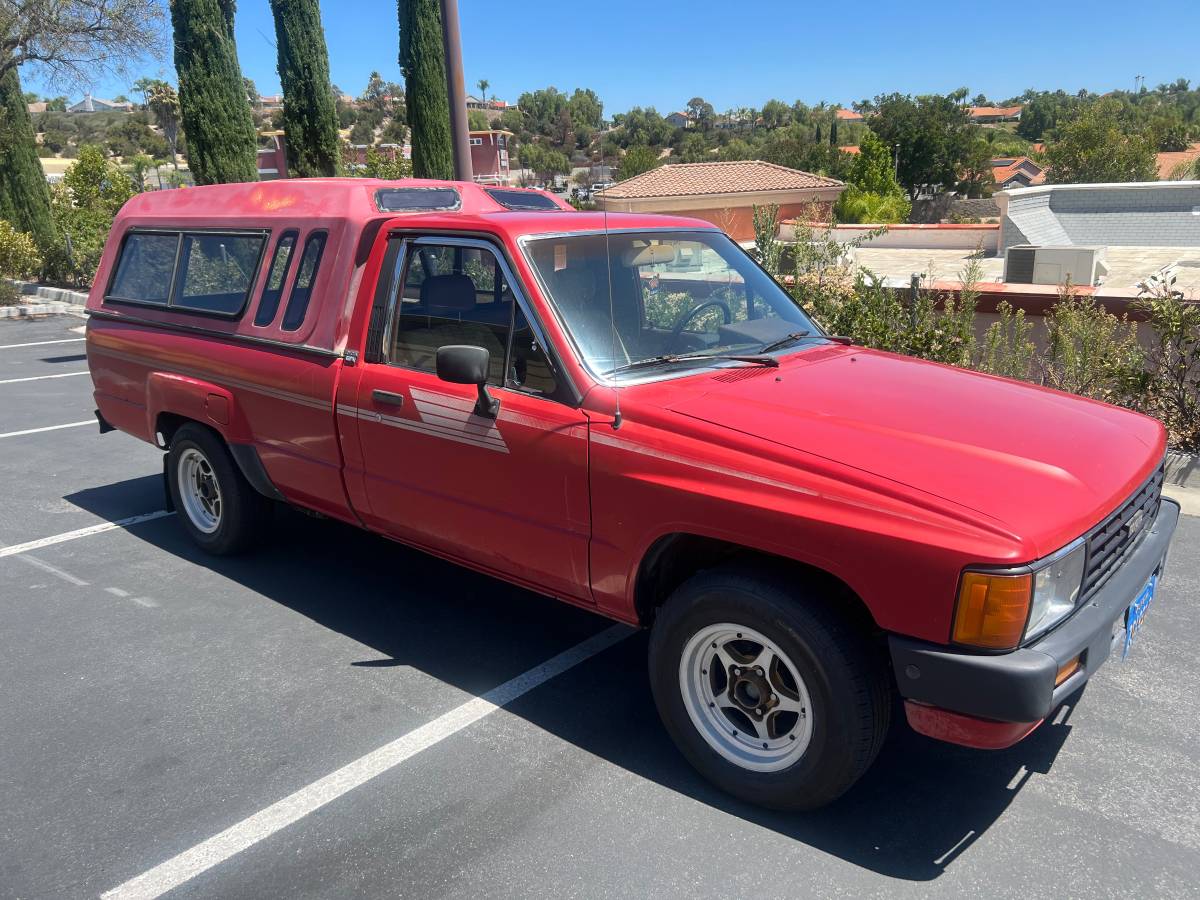 Toyota-Truck-sr5-lb-1986