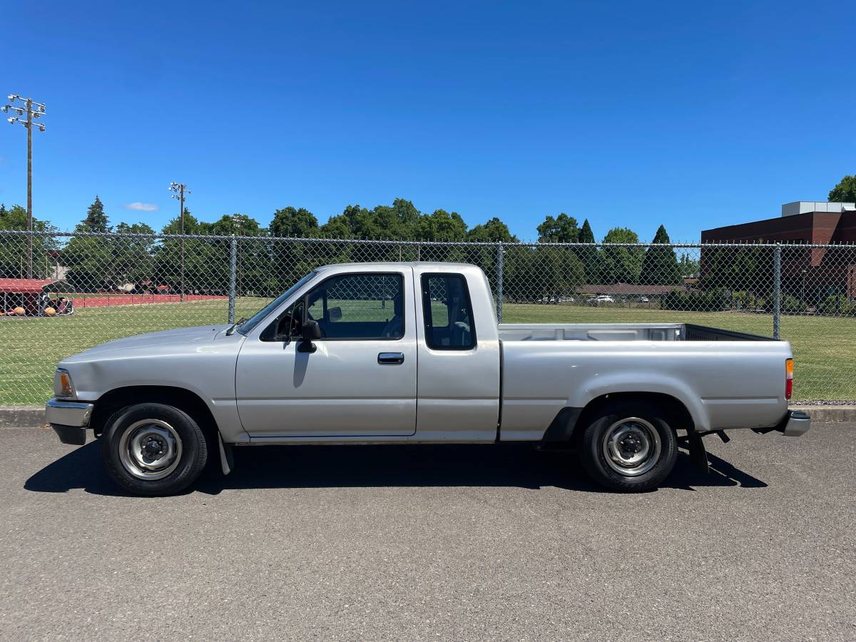Toyota-Xtra-cab-pickup-1991-silver