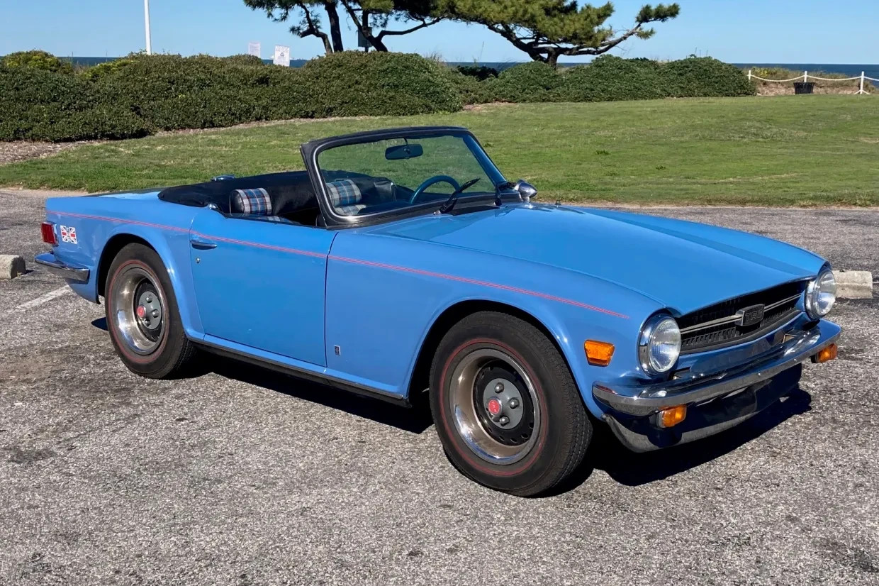 Triumph-TR-6-1976-Convertible-Blue