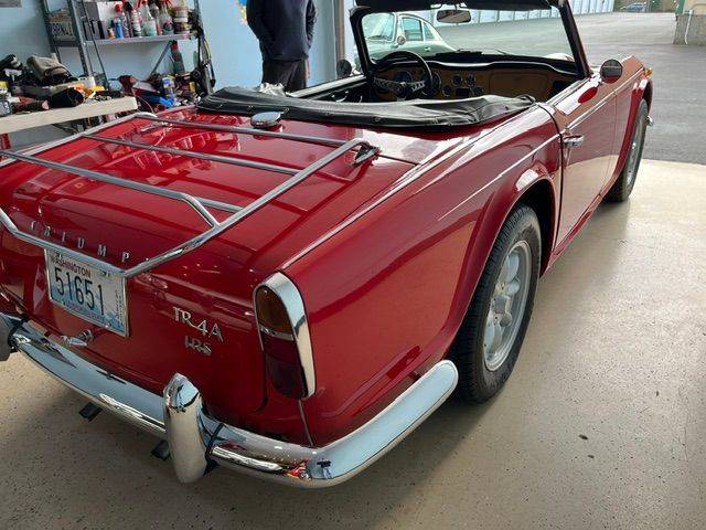 Triumph-Tr4a-1968-red