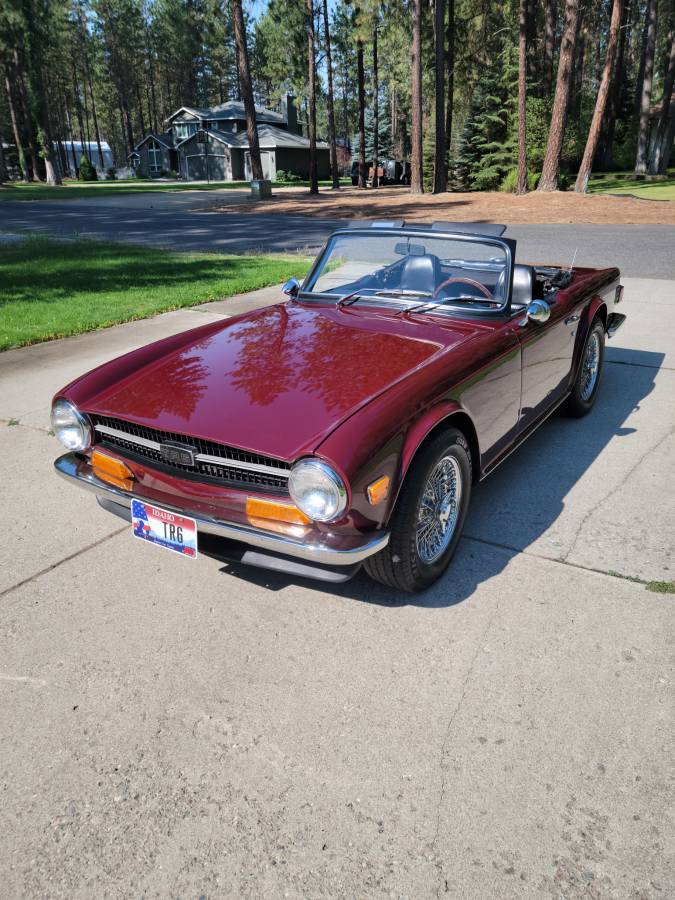 Triumph-Tr6-1971-red