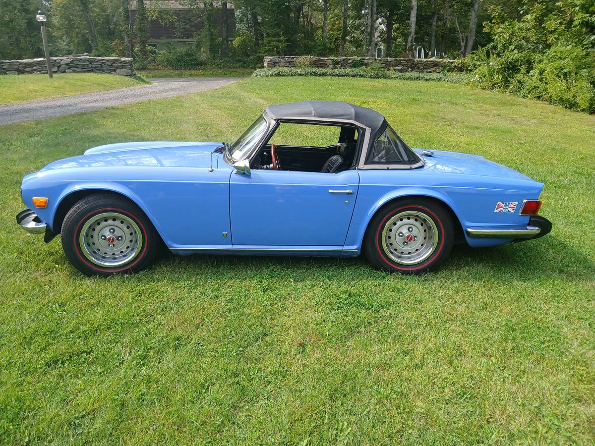 Triumph-Tr6-1973-blue