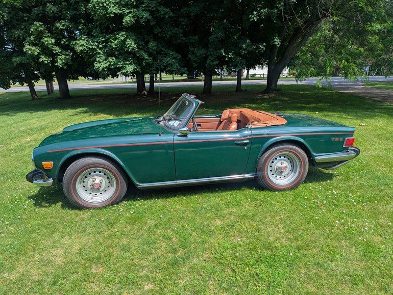 Triumph-Tr6-1974-British-Racing-Green-Tan