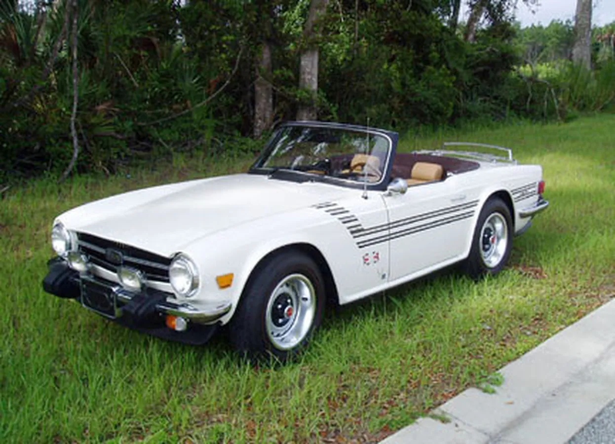 Triumph-Tr6-1974-White-Biscuit