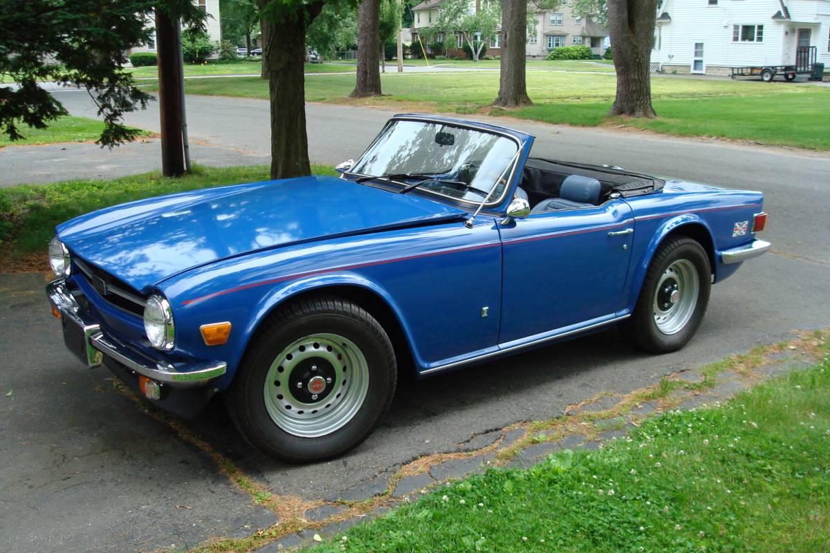Triumph-Tr6-1975-blue