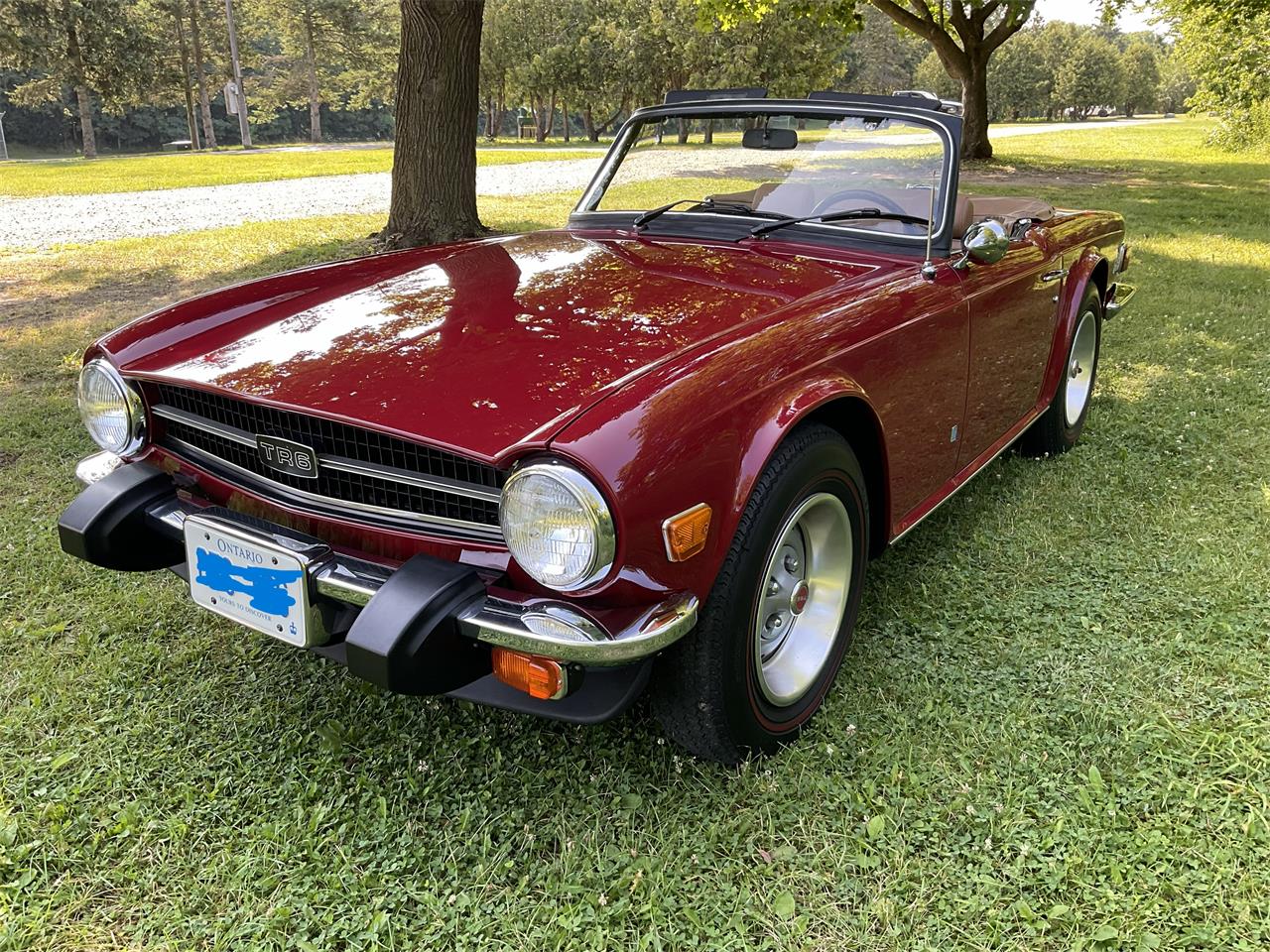 Triumph-Tr6-1976-Carmine-Red-Beige