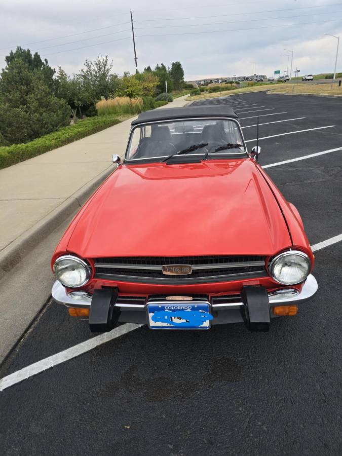 Triumph-Tr6-1976-red