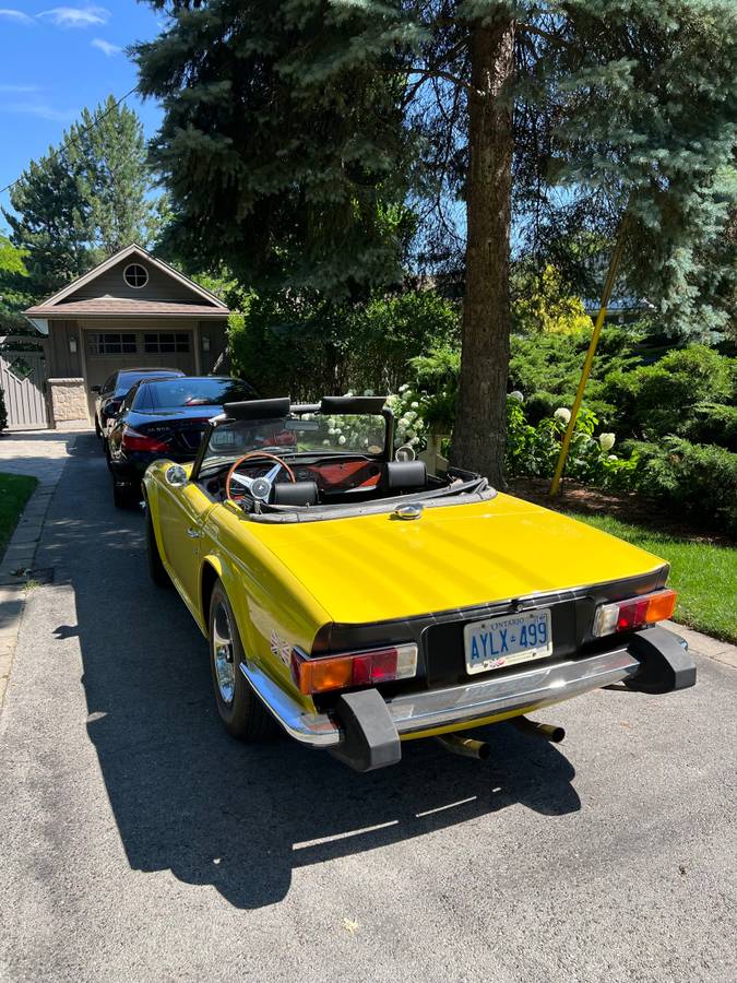 Triumph-Tr6-1976-yellow
