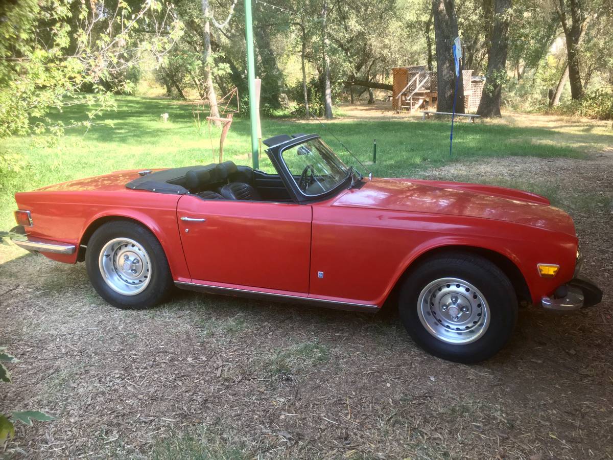 Triumph-Tr6-classic-british-roadster-1974-red