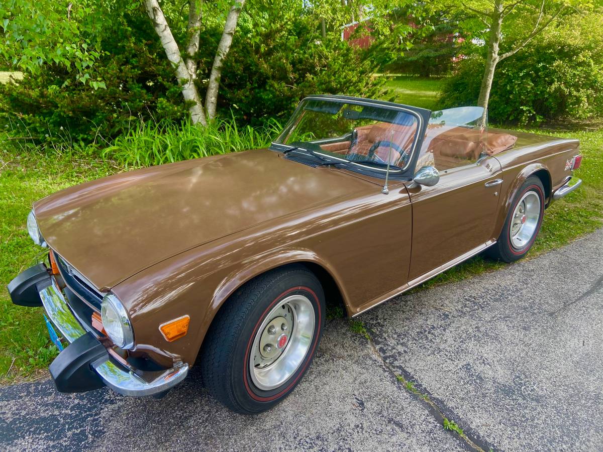 Triumph-Tr6-convertible-1974-brown