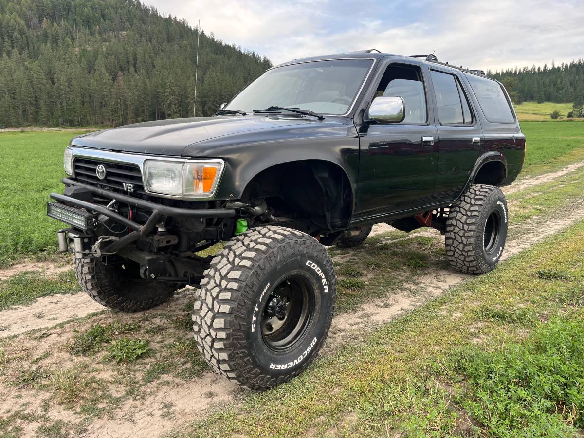 V8-toyota-4runner-sr5-4x4-1995-black