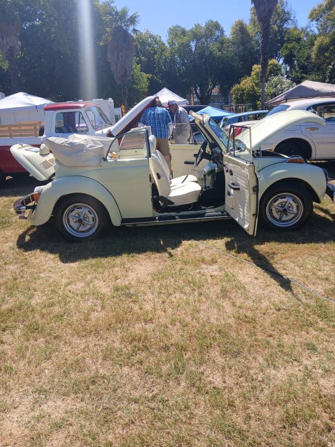 Volkswagen-Beetle-convertible-1979