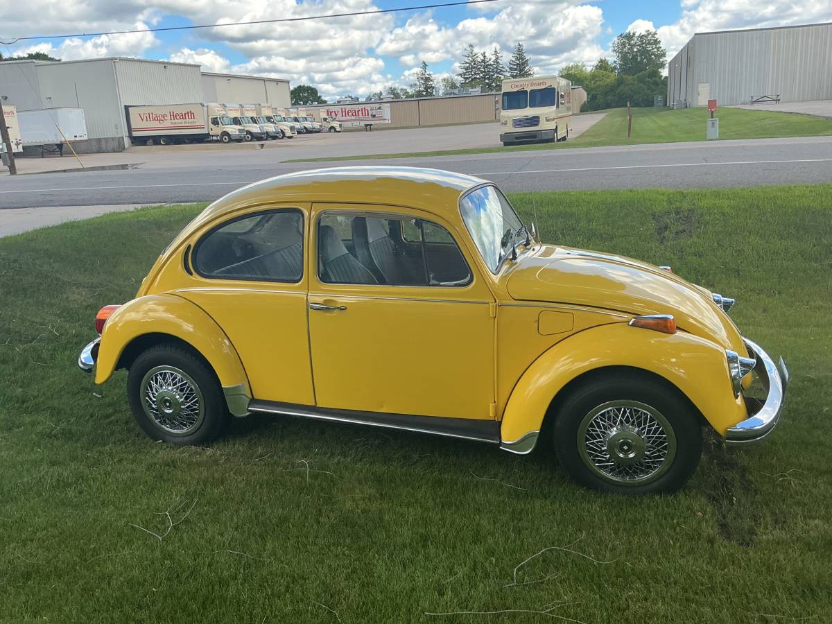 Volkswagen-Beetle-sedan-1973-yellow
