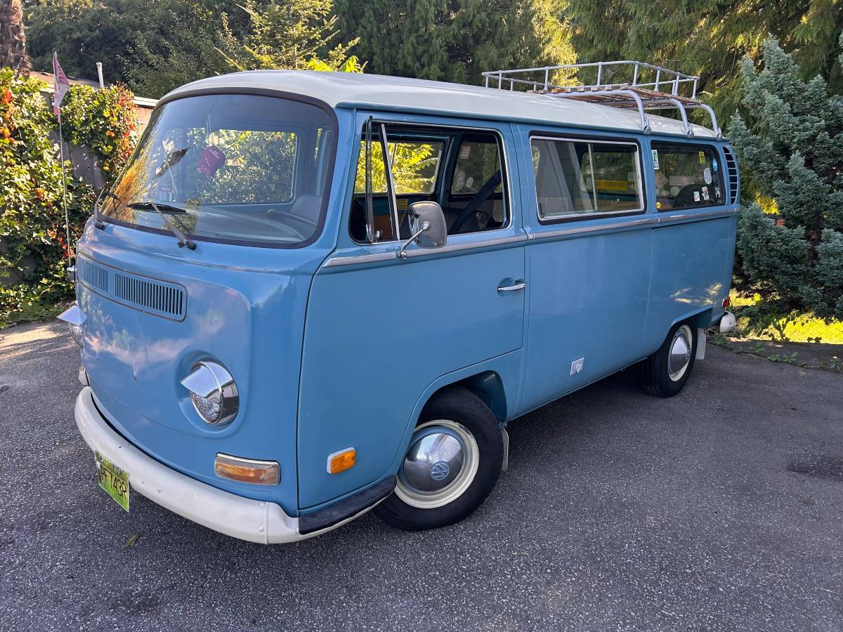 Volkswagen-Bus-1970-blue