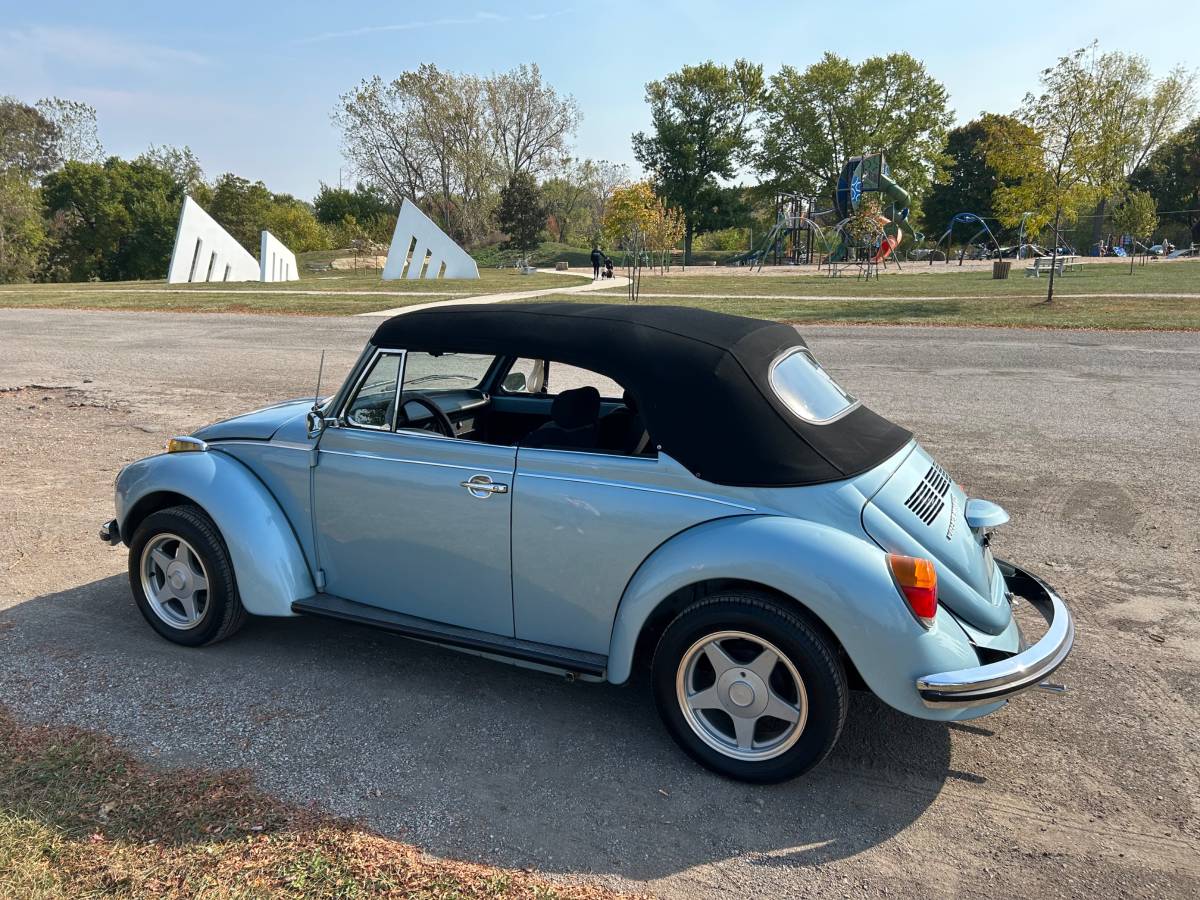 Volkswagen-Convertible-beetle-1973-blue