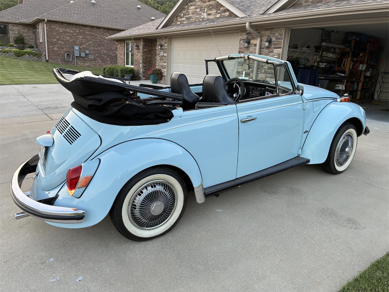 Volkswagen-Karmann-beetle-convertible-1971-Light-sky-blue-Black