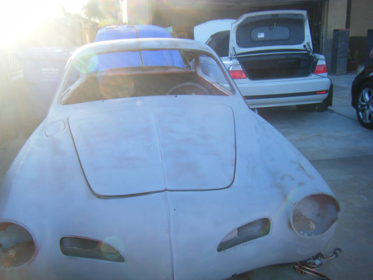 Volkswagen-Karmann-ghia-1969-grey