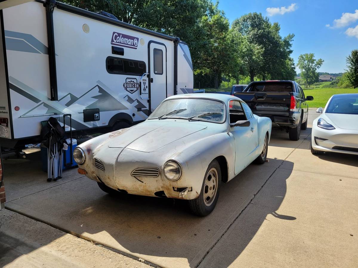 Volkswagen-Karmann-ghia-1973-grey