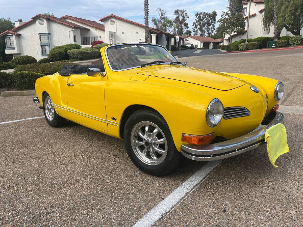 Volkswagen-Karmann-ghia-convertible-1974