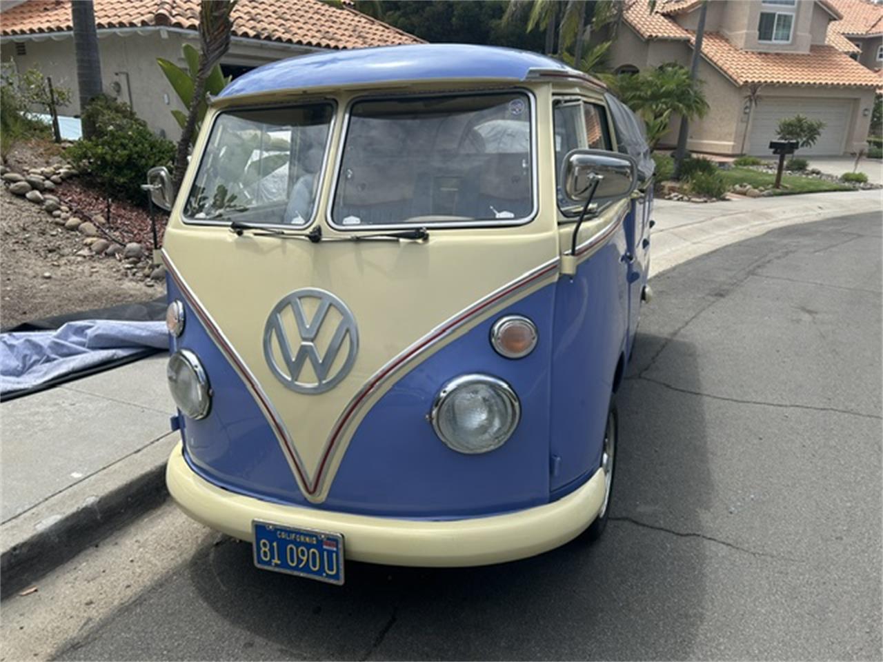 Volkswagen-Type-2-1975-Blue-and-White-Blue-and-White