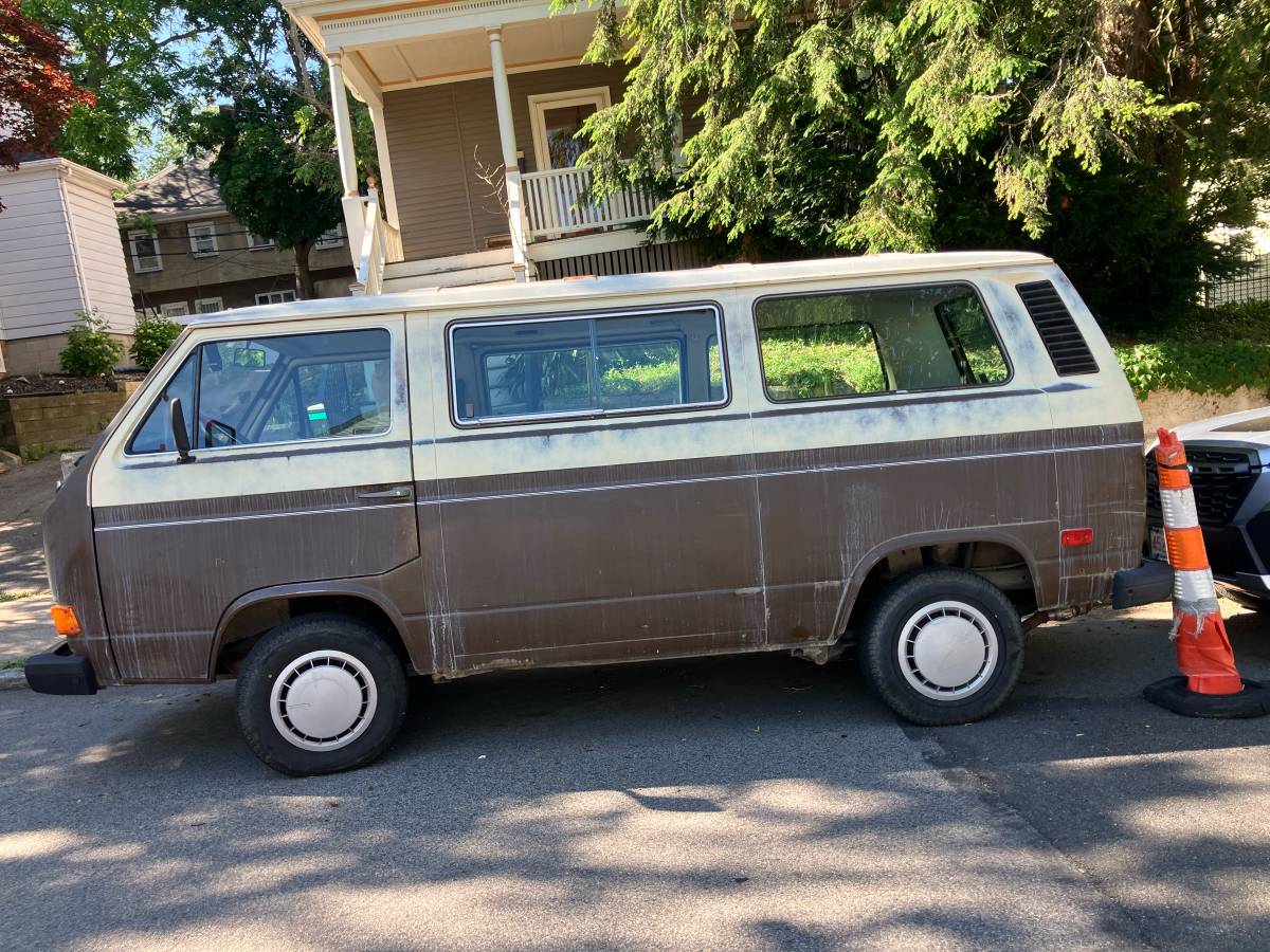 Volkswagen-Vanagon-1982-brown