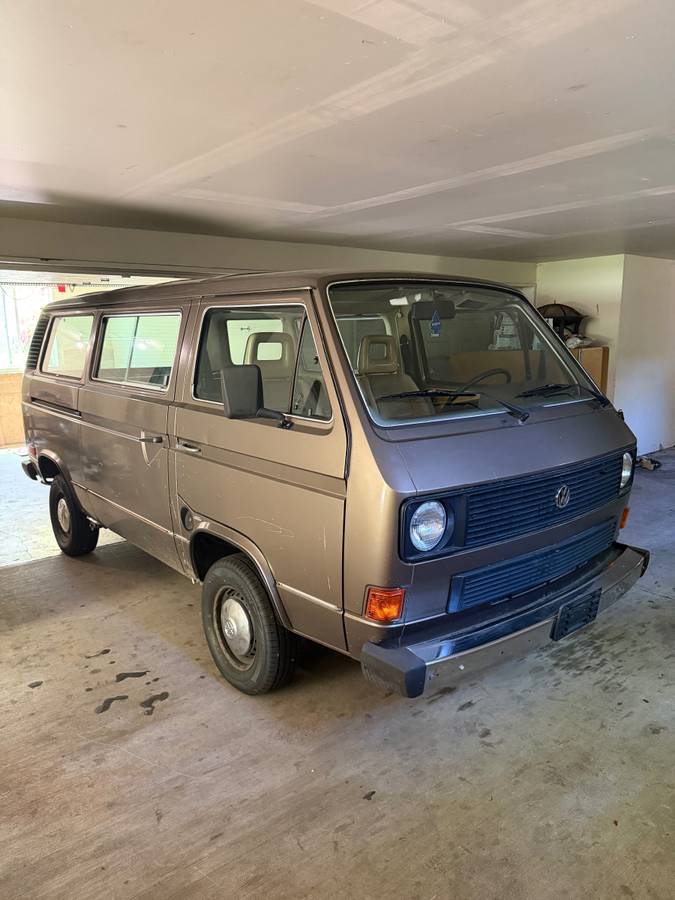 Volkswagen-Vanagon-1984-brown