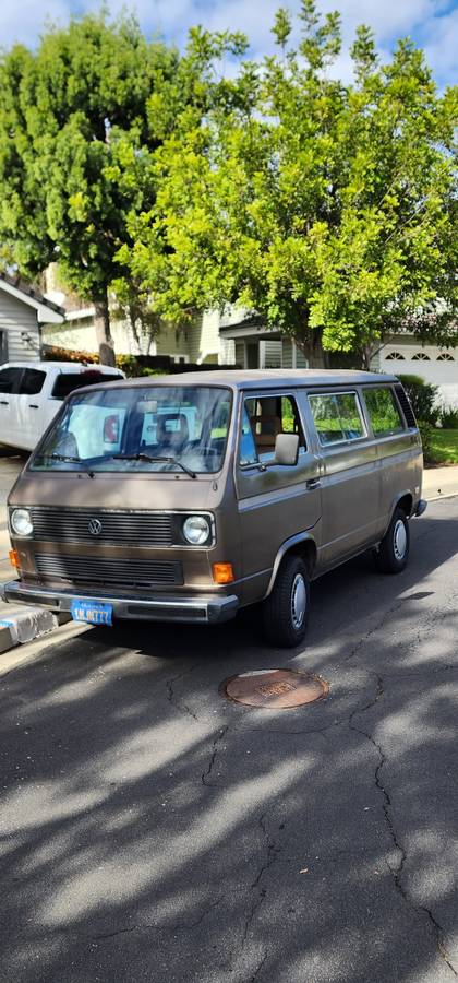 Volkswagen-Vanagon-1985-brown