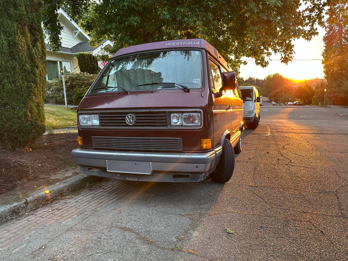 Volkswagen-Vanagon-multivan-1990-red