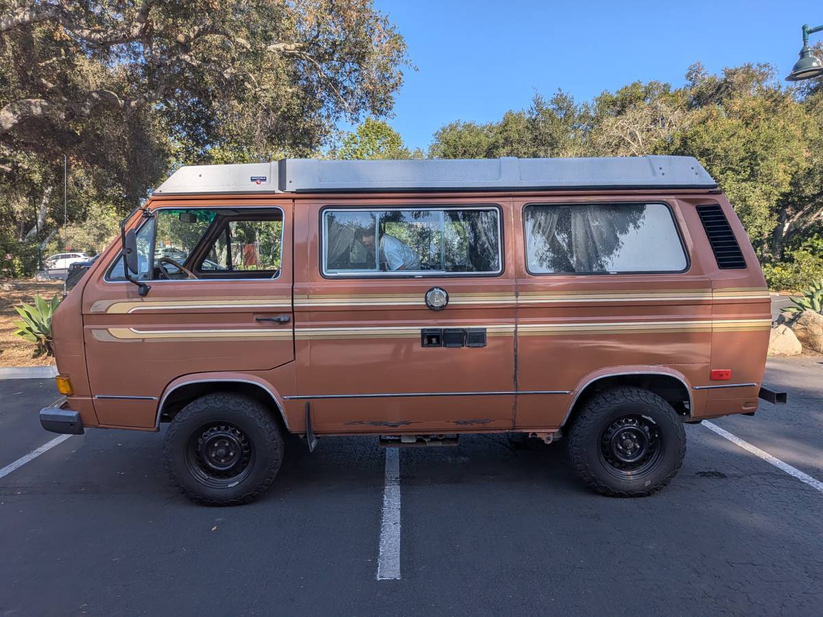 Volkswagen-Vanagon-westfalia-1984-orange