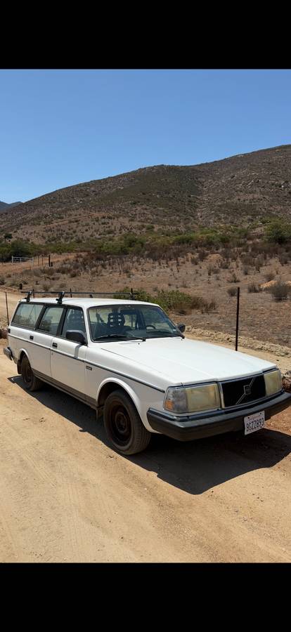 Volvo-240-1993-white