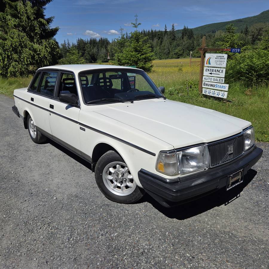 Volvo-240-series-1991-white