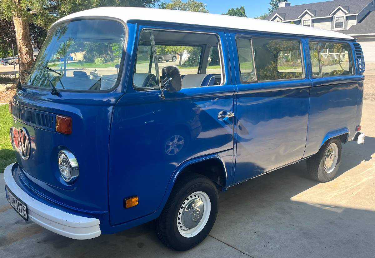 Vw-bus-1975-blue