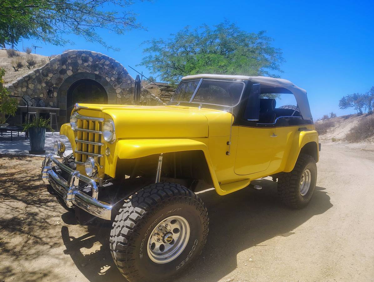 Willys-Jeepster-1950-yellow
