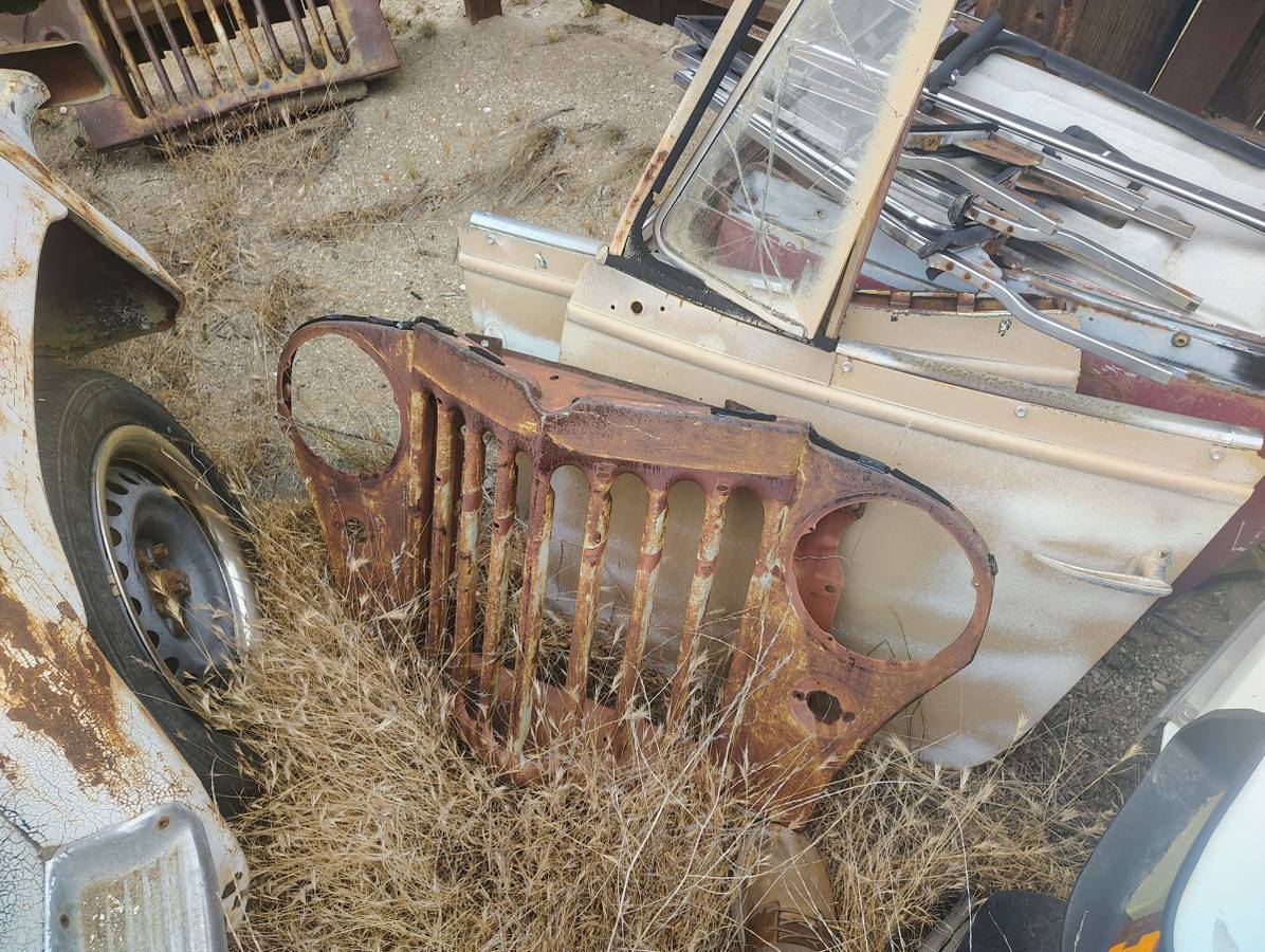Willys-Jeepster-s-1950-brown