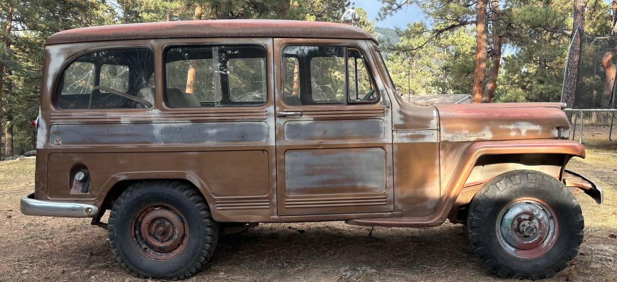 Willys-Wagon-1951-brown