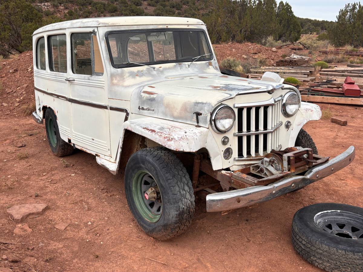 Willys-Wagon-1962-white