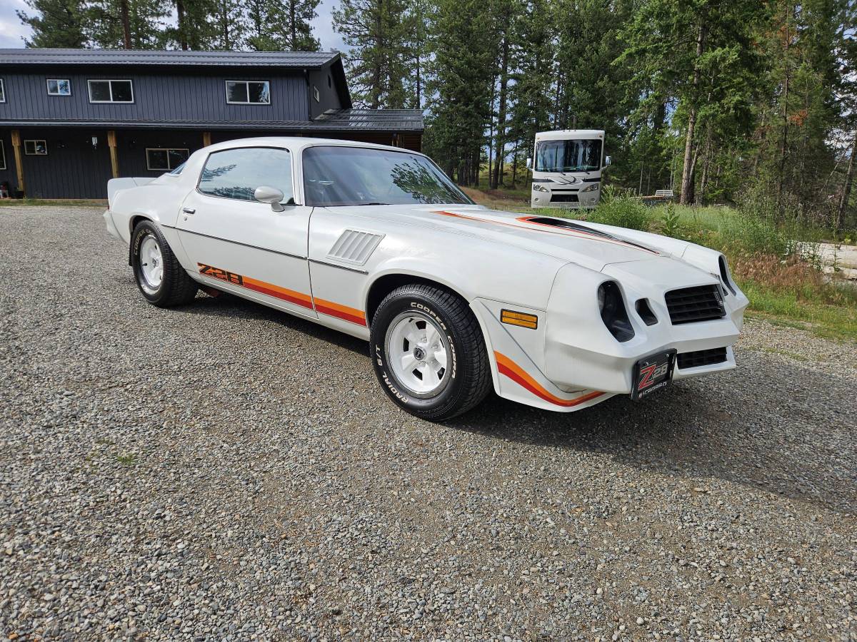 Z28-chevy-camaro-1979-white