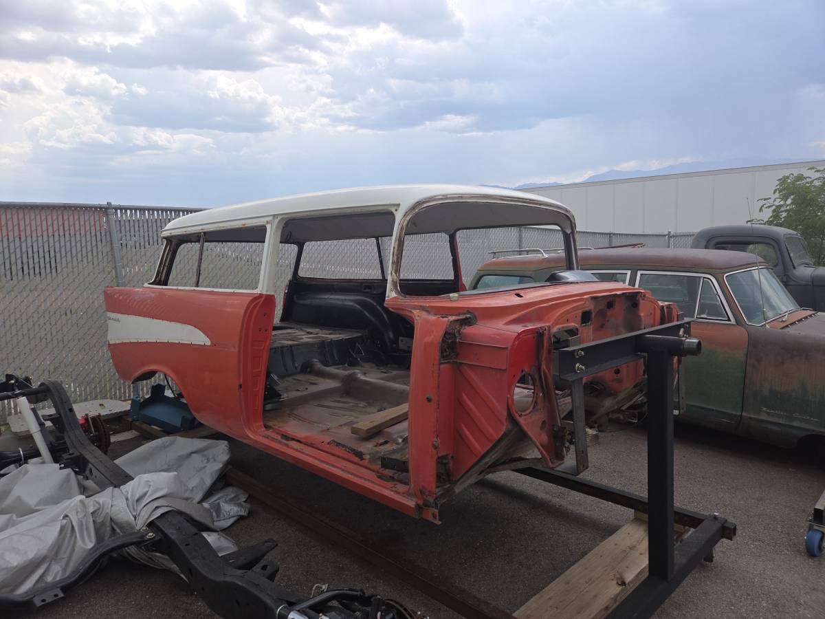 210-2dr-wagon-1957-orange