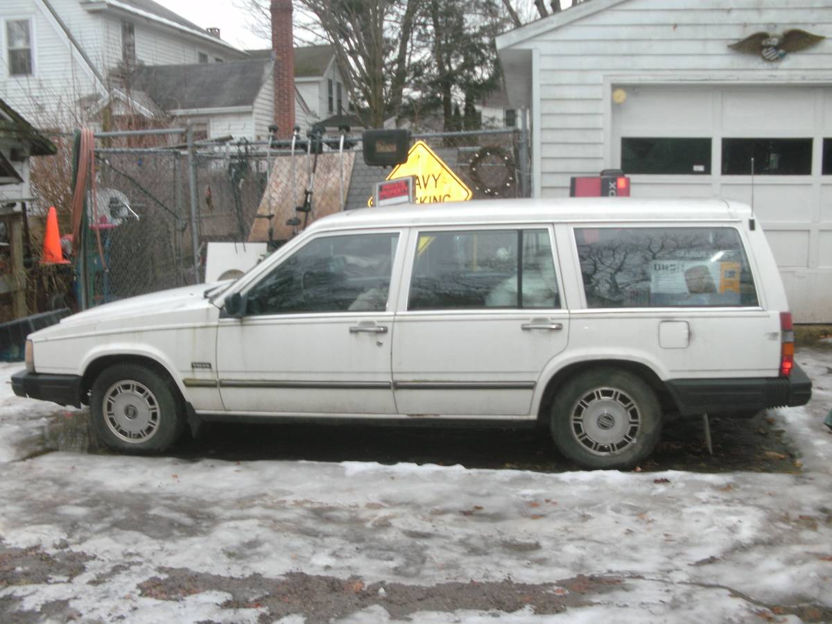 740-wagon-1987-white