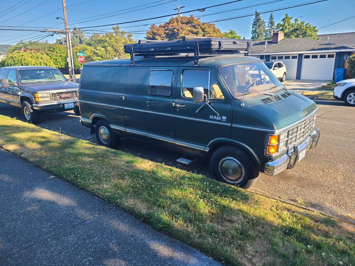 81-dodge-b250-1981-green