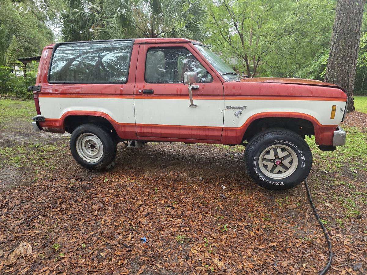 84-bronco-2-4x4-1984-red