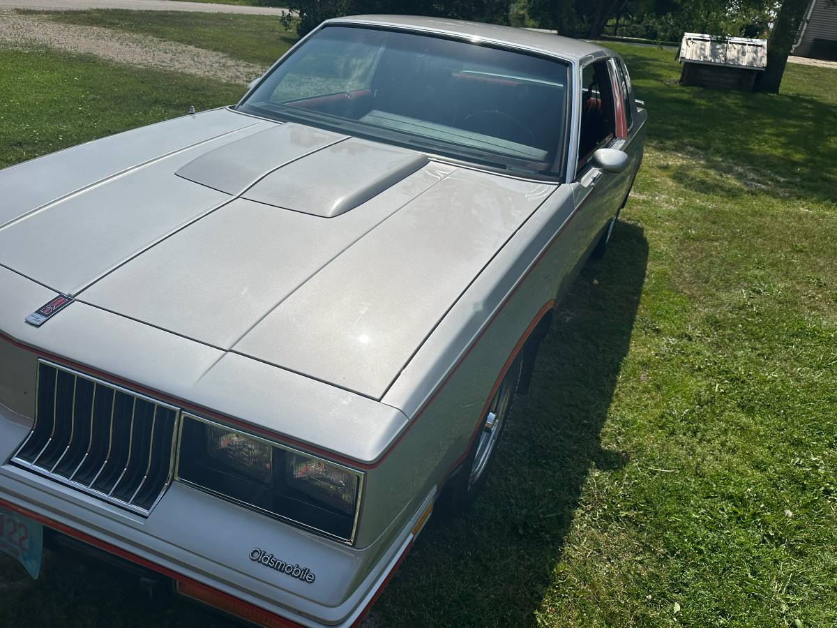 84-hurst-olds-1984-grey