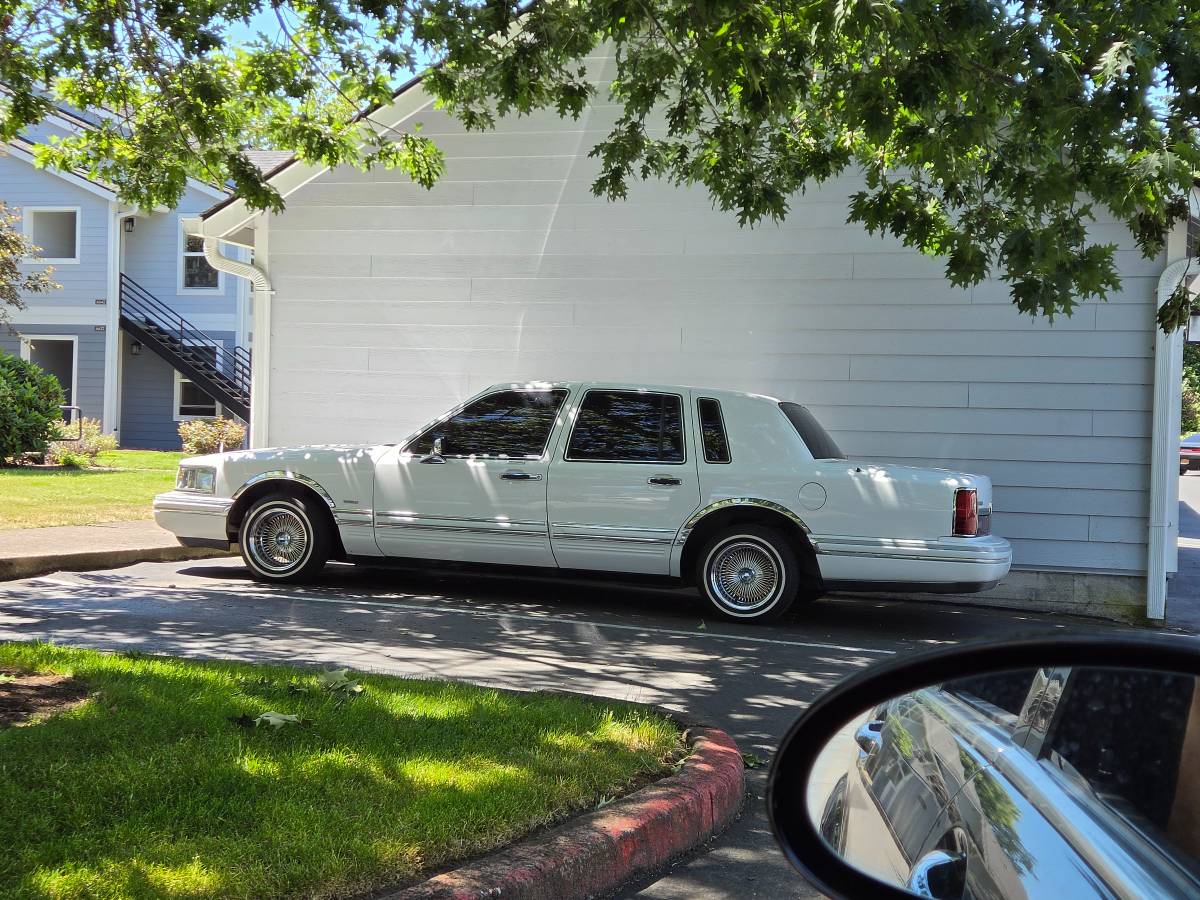 93-executive-1993-White