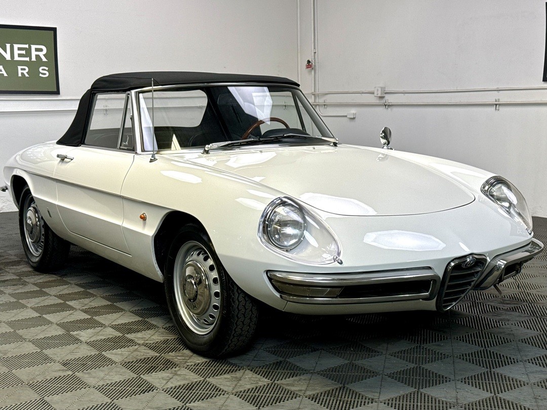 Alfa-Romeo-Spider-1967-Convertible-Black