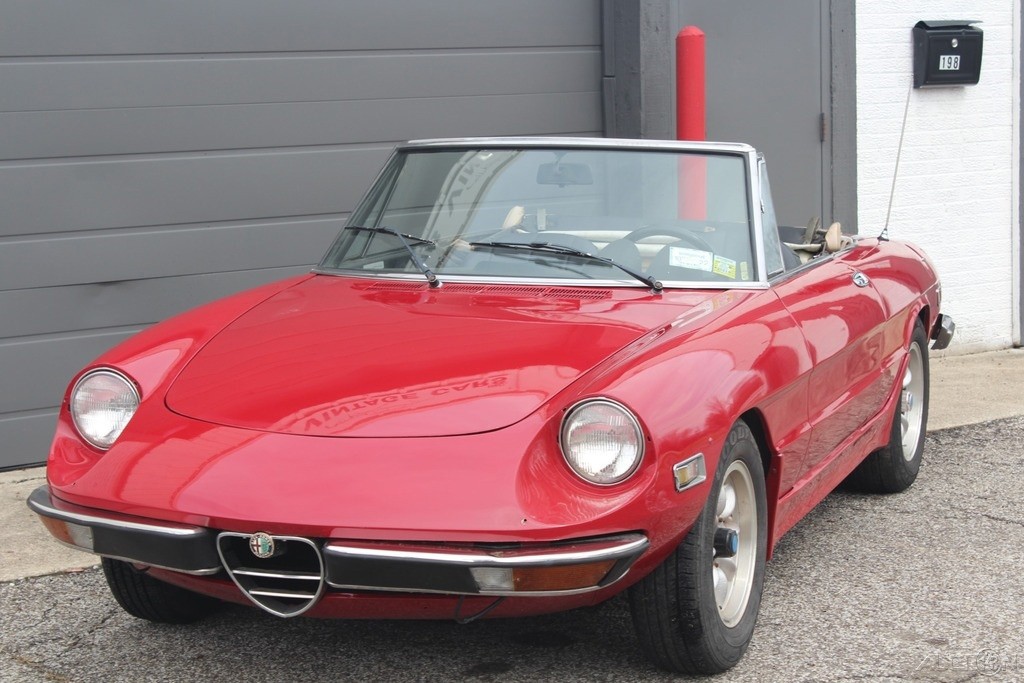 Alfa-Romeo-Spider-1971-Convertible-Black